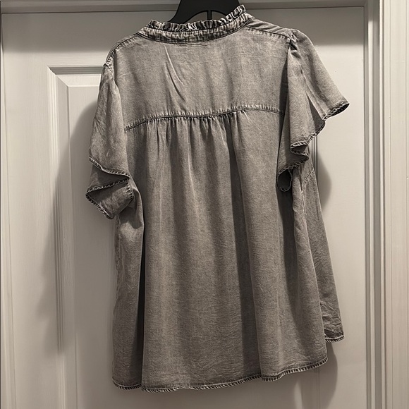 Jane and Delaney Gray Ruffled Women's Top - Picture 2 of 3